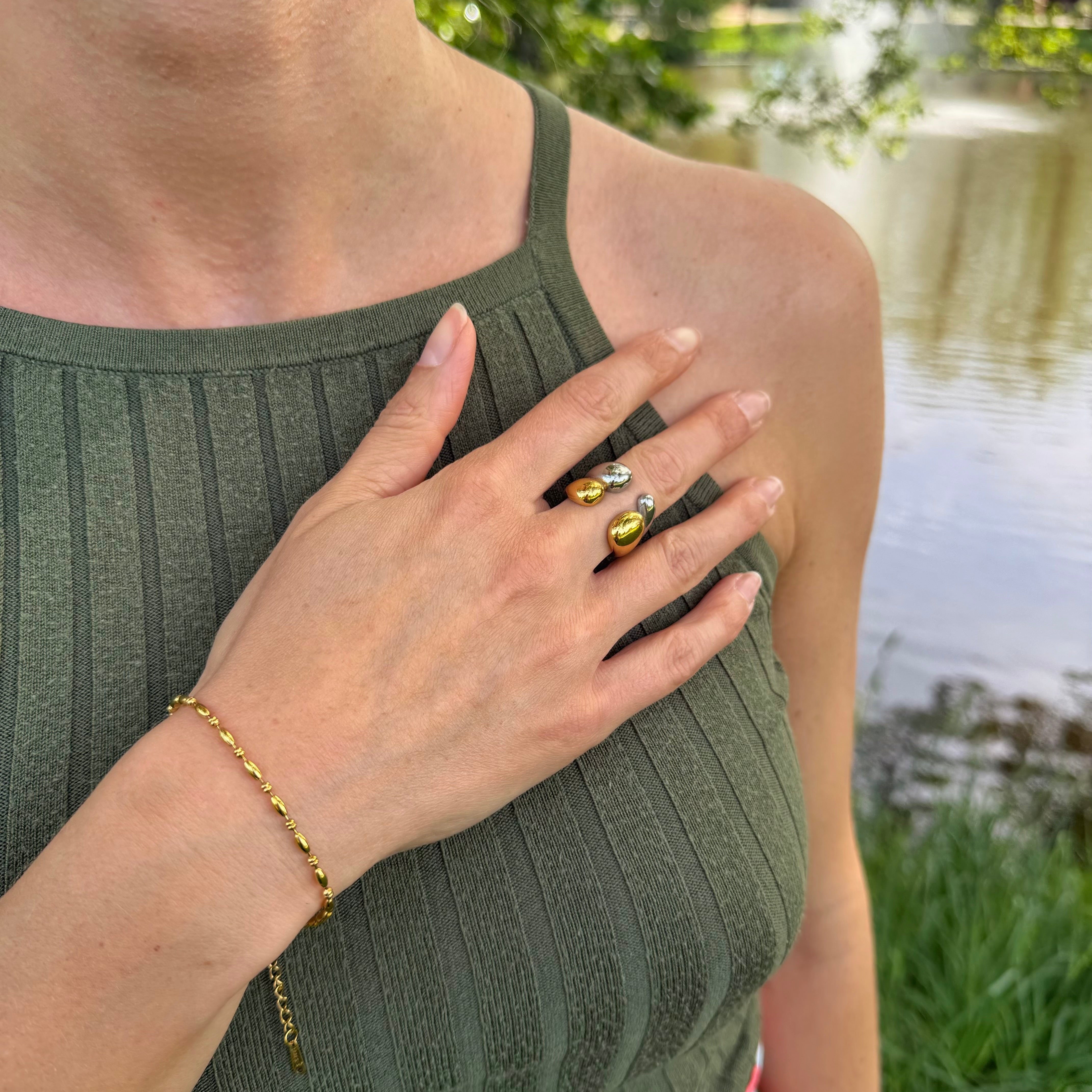 Golden Oval Armband
