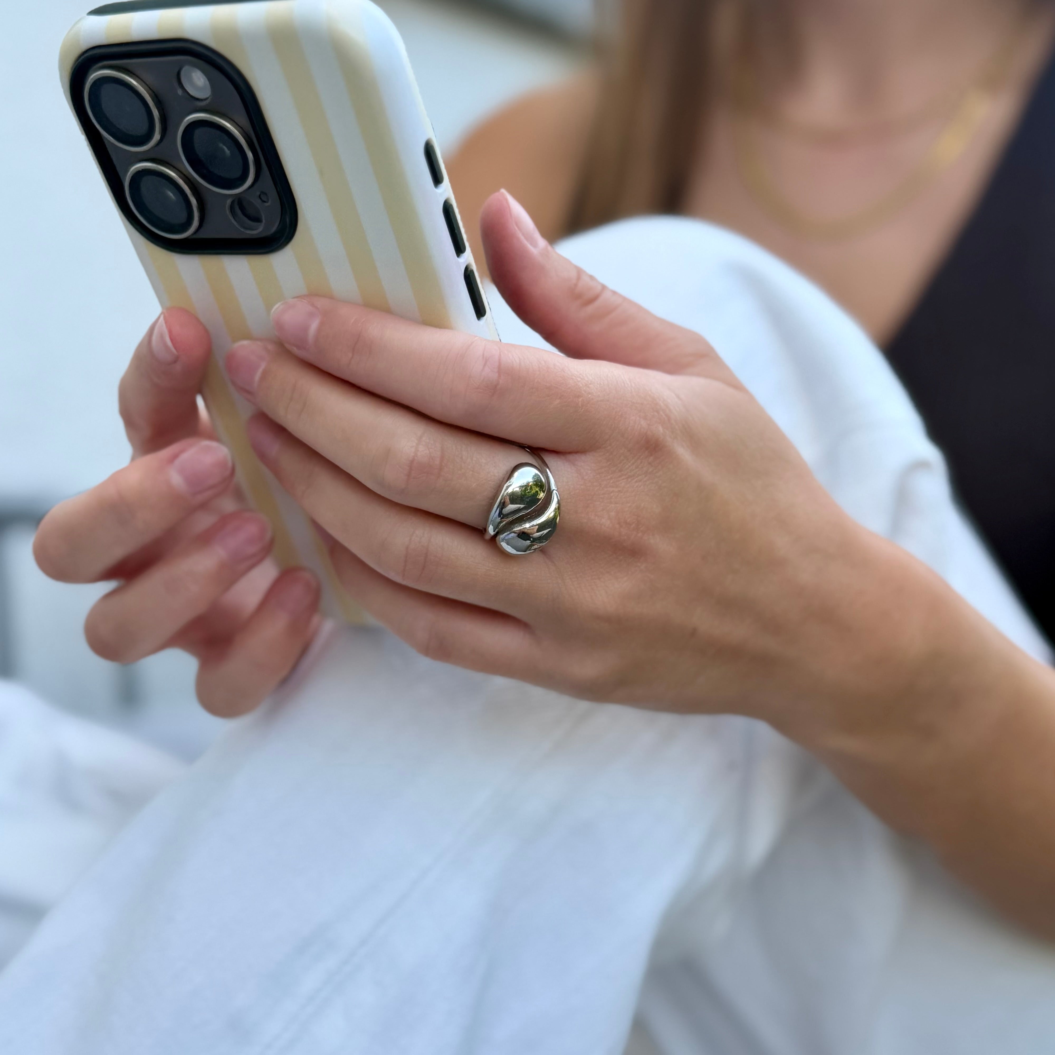 Curve Wave Ring