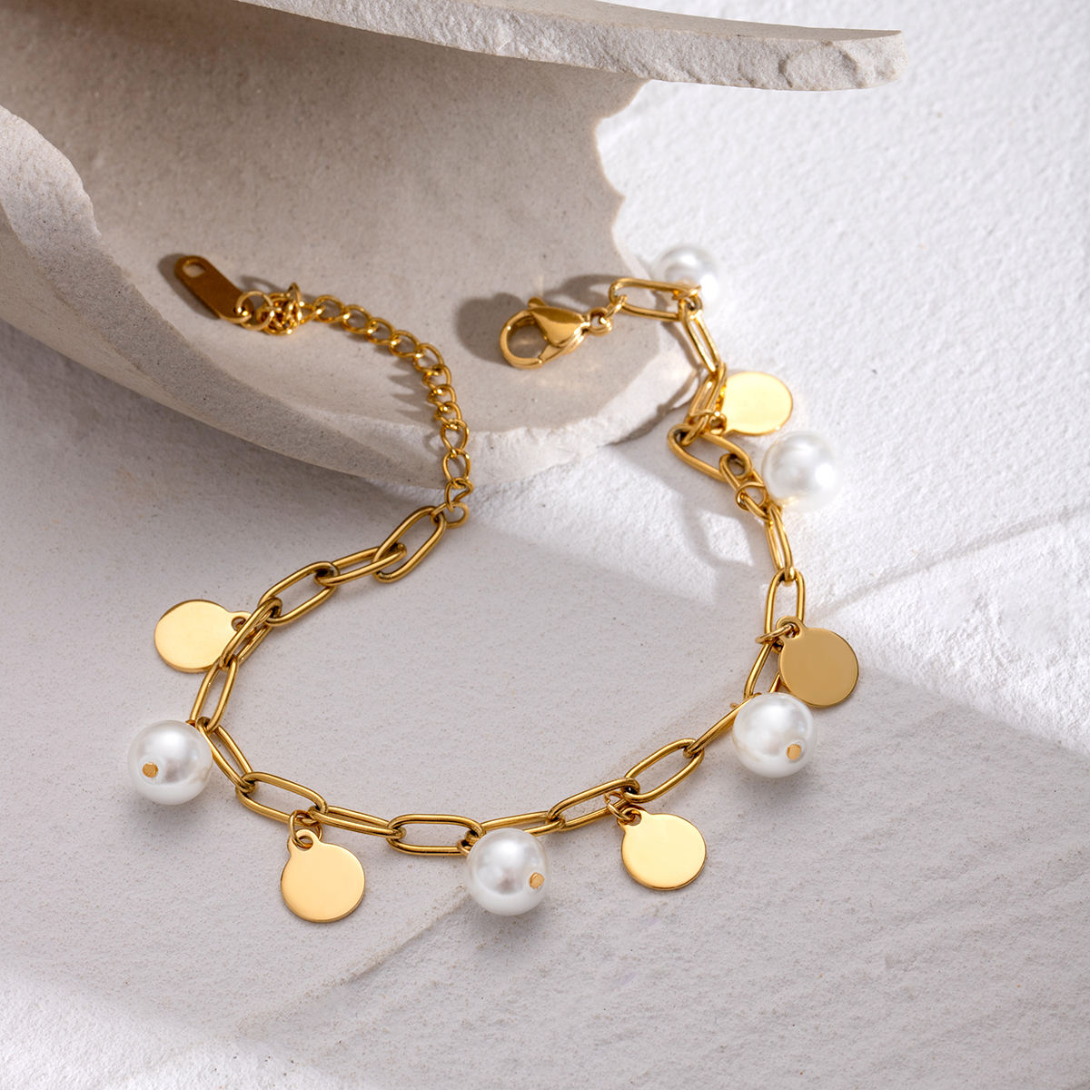 Pearl Charm Armband