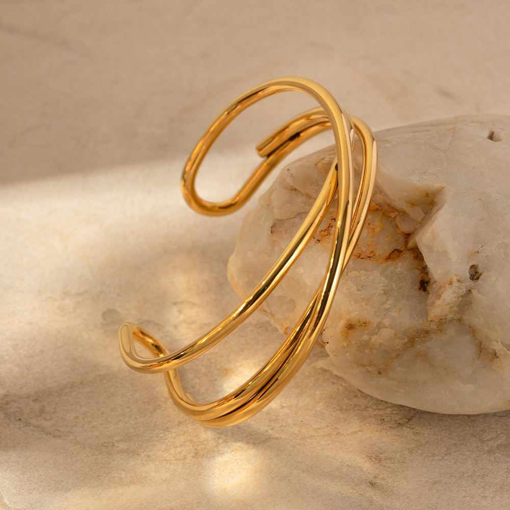 Elegant Twist Armreif