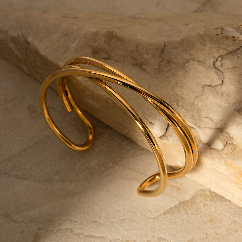 Elegant Twist Armreif