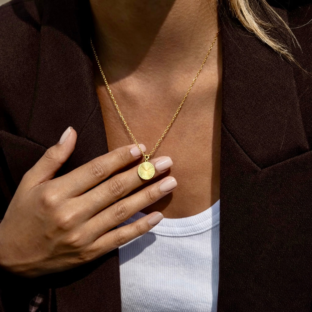 sunburst necklace strahlenstruktur pendant vergoldet