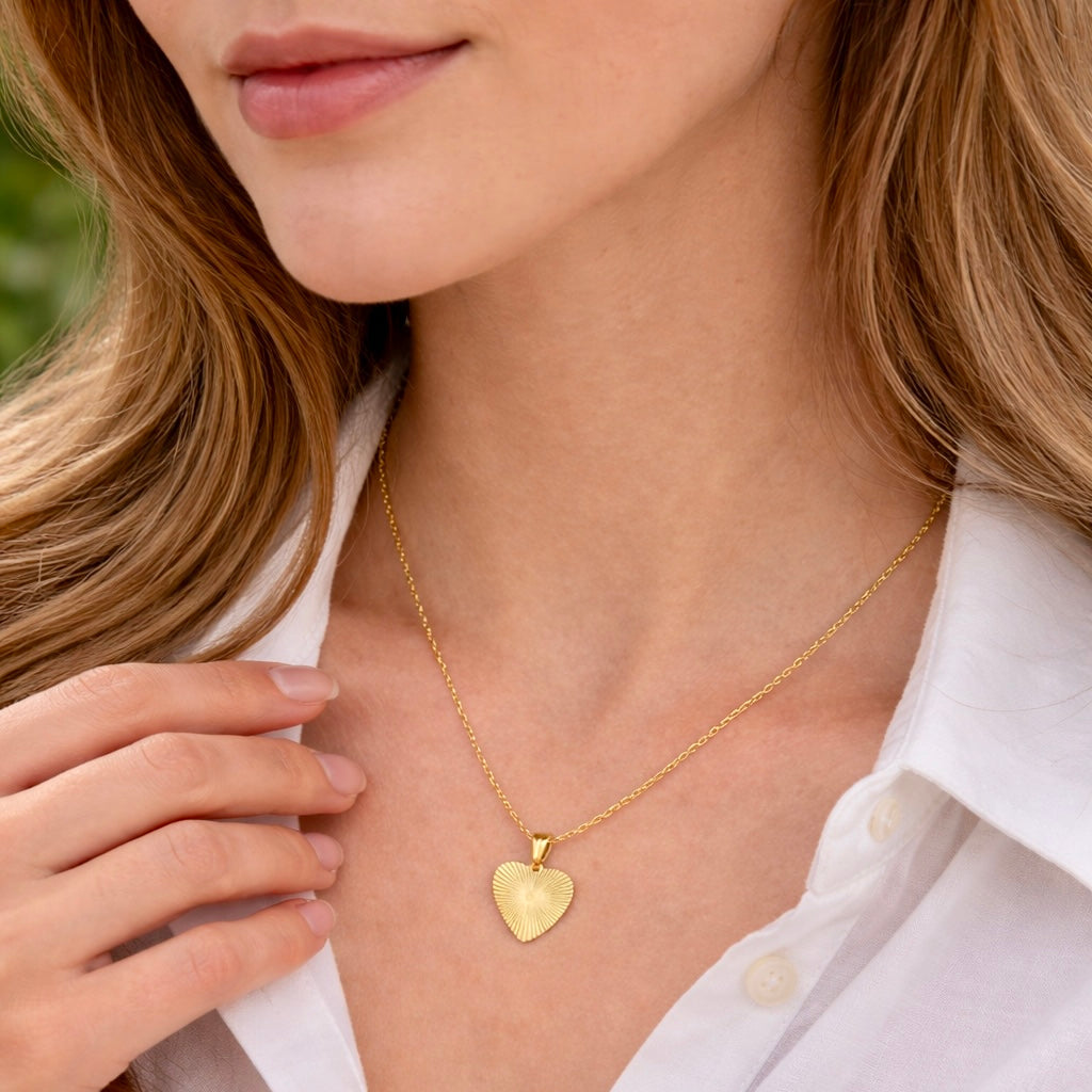 heartbeat necklace pendant vergoldet detail