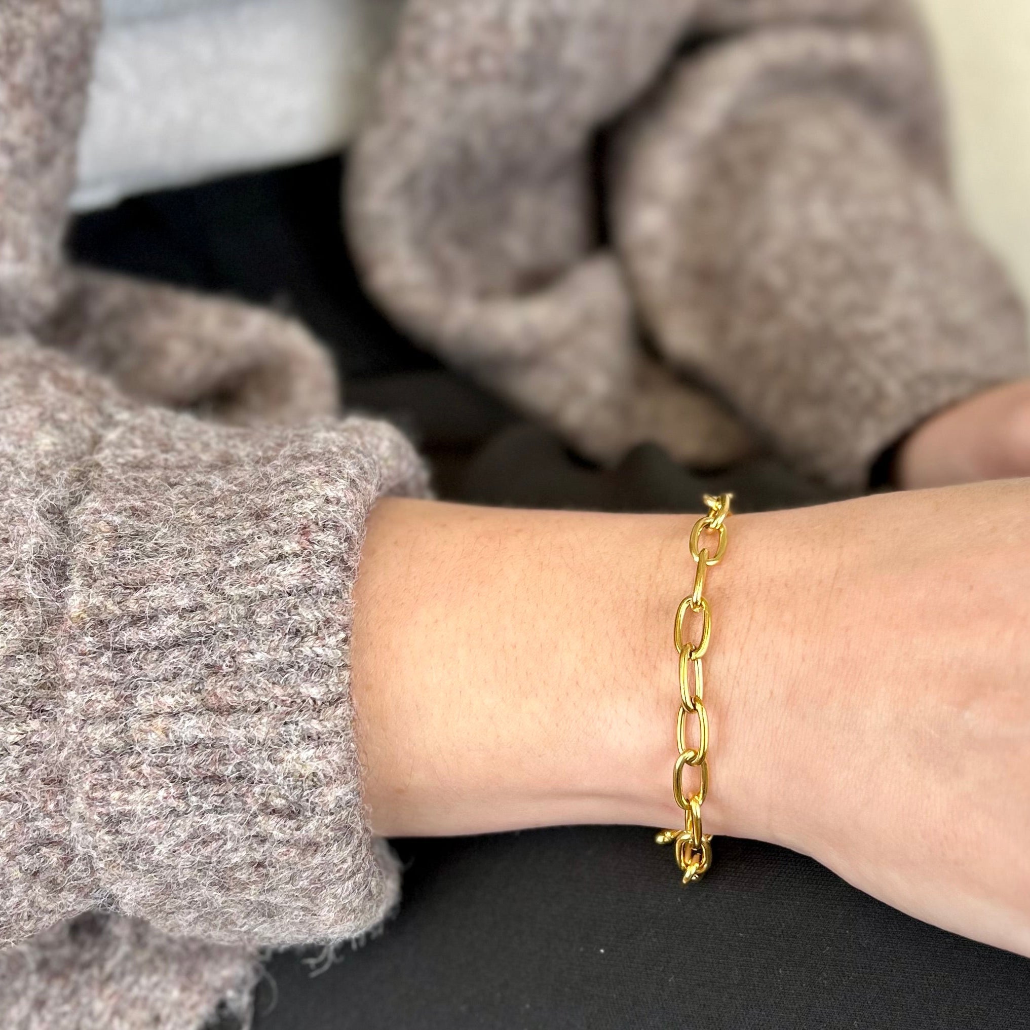 goldenes armband damen minimalistisch robust