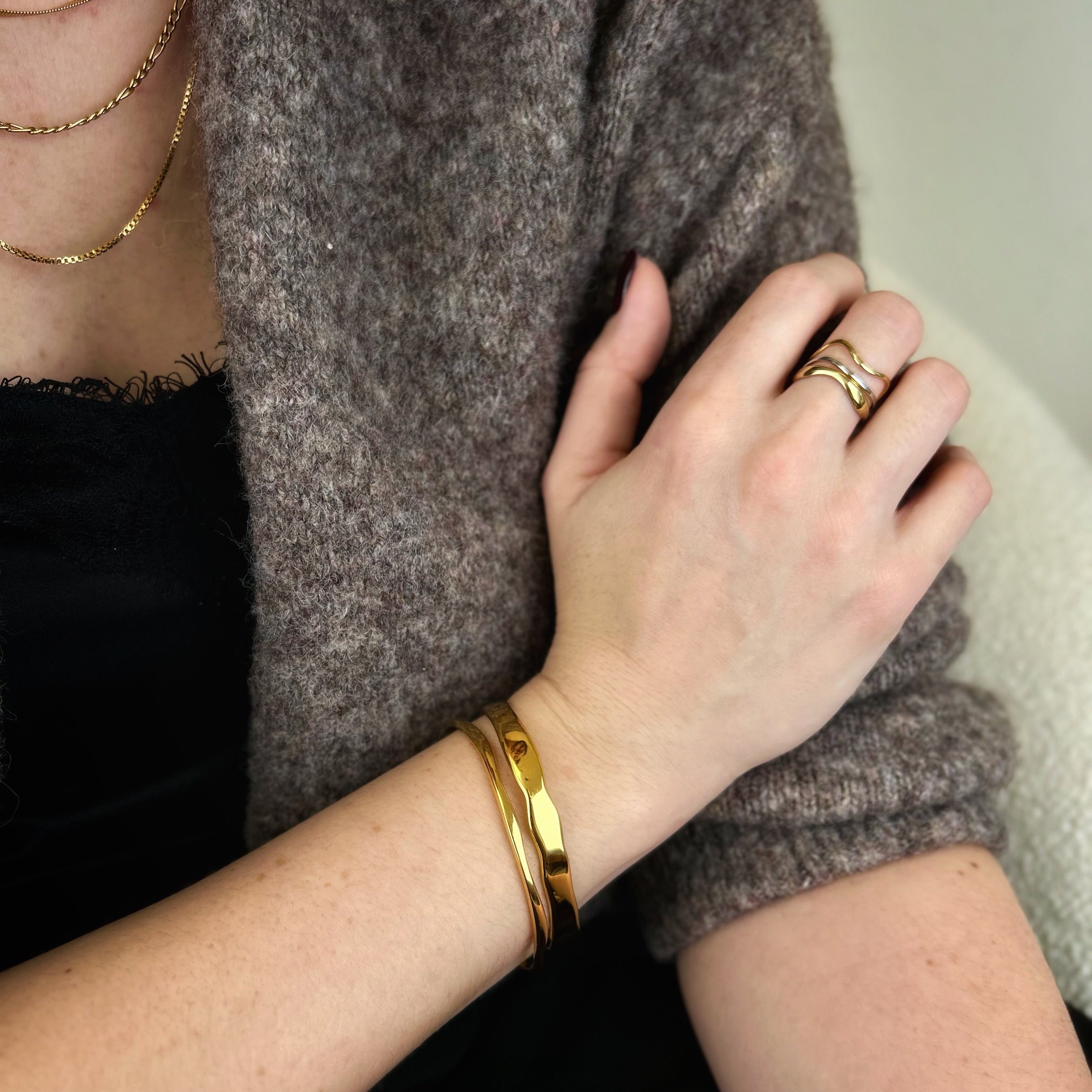 wave cuff armreif side angle detail